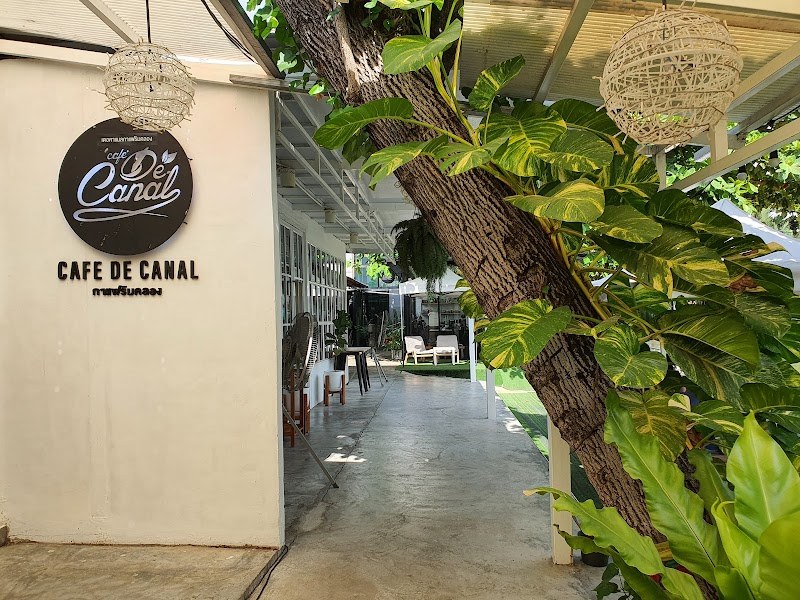 De Canal Seafood Halal กาแฟริมคลอง