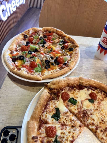 Halal Cheezy Pizza (New York Style)