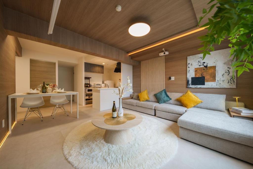 New OPEN Family 4-minute walk from the station Maximum 5 people Fully air-conditioned Parking included